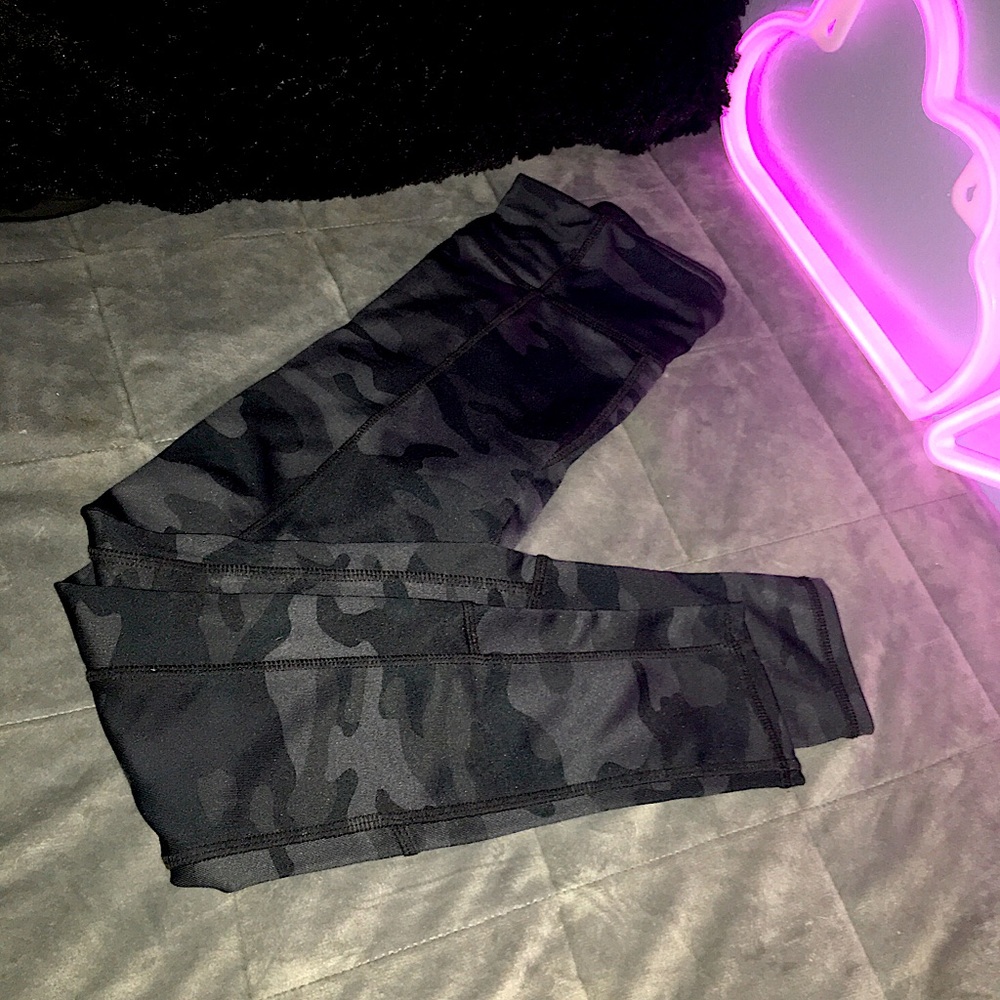 Black camo leggings